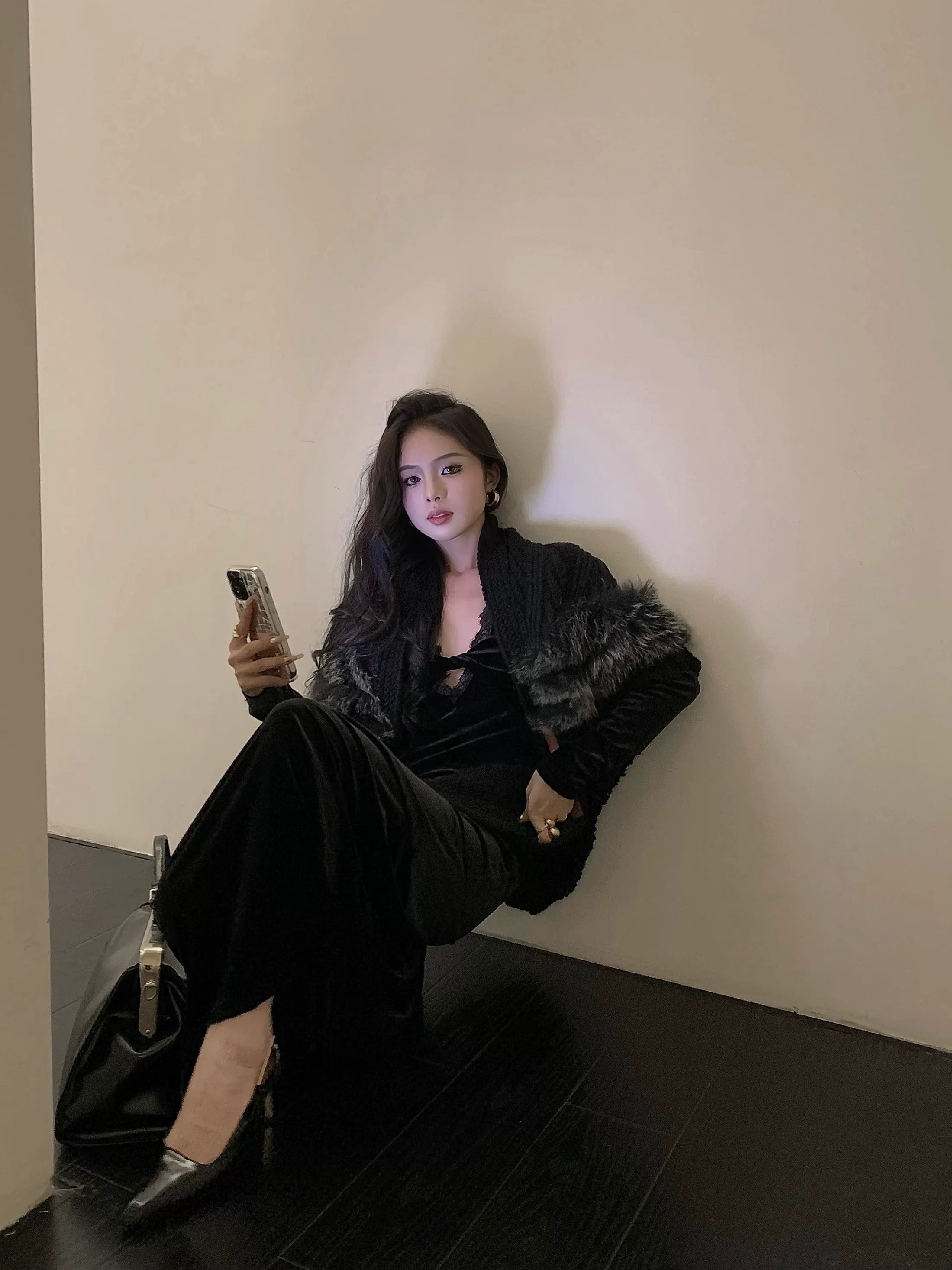 CHUYUQI Premium Atmosphere Hairy Exquisite Button Knitted Shawl