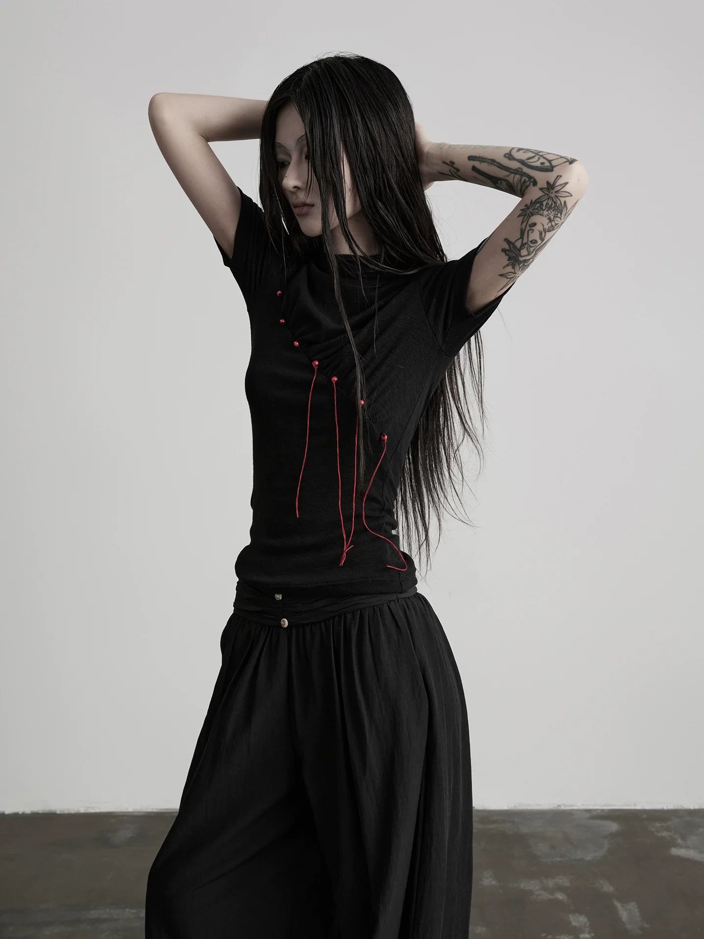 INDULGE Semi-turtleneck Slim Waist Tee