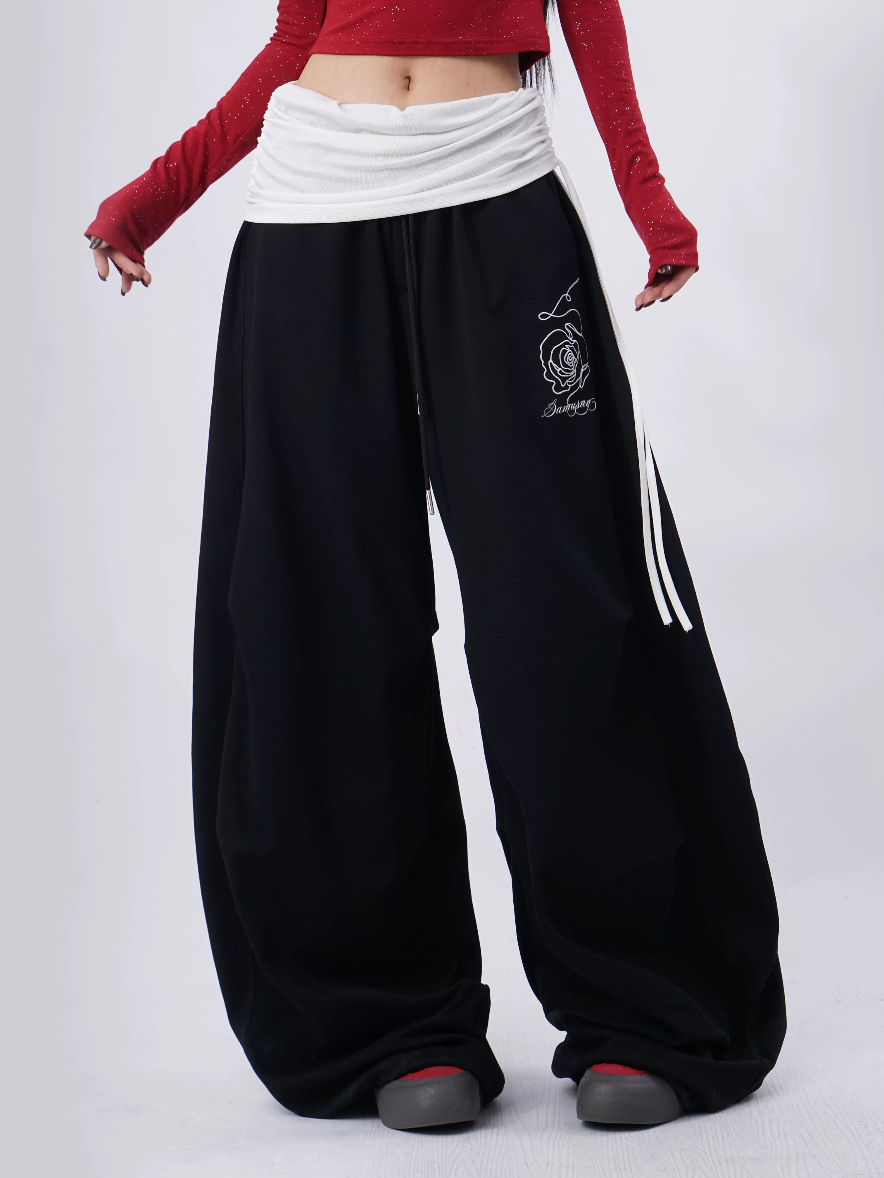 SAMUSAN Rose-embroidered Wide-leg Cargo Pants