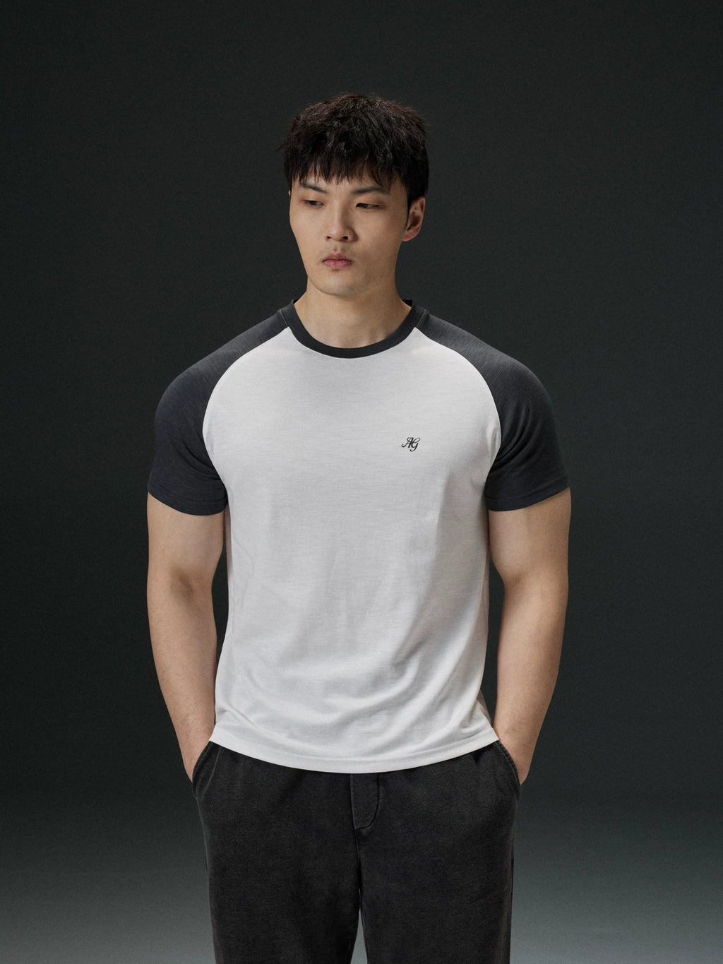 AFTERGLOW Contrast Color Shoulder Sleeve Slim Tee