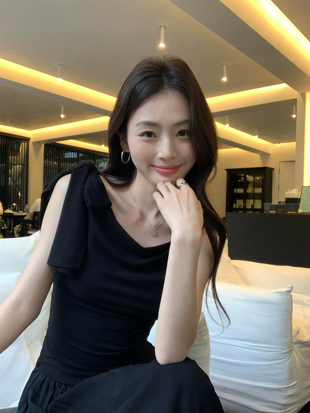 Pusumede Bow Strap Off-the-shoulder Slim Tee