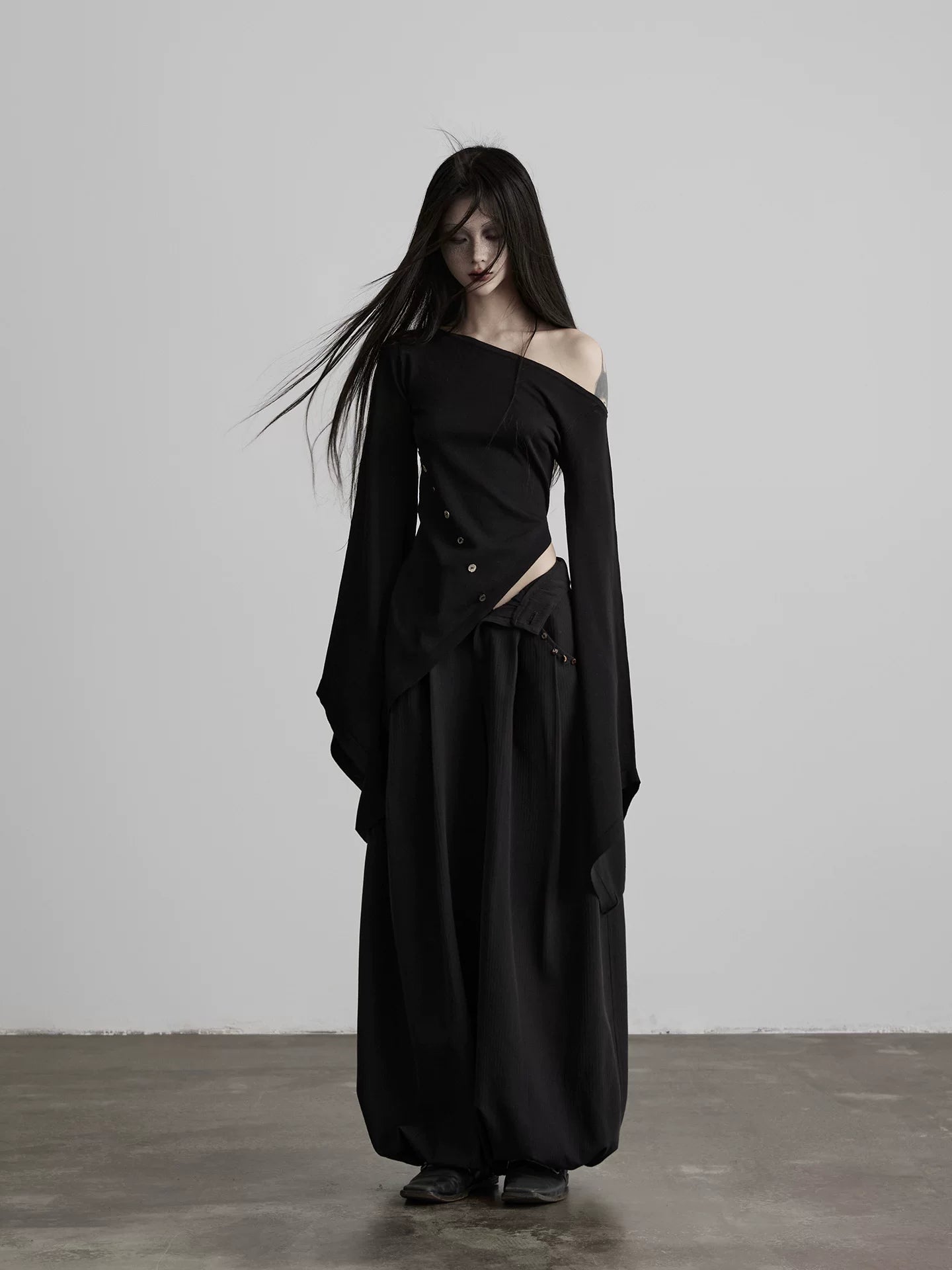 INDULG Slanted Shoulder Thin Knitted Long Sleeves