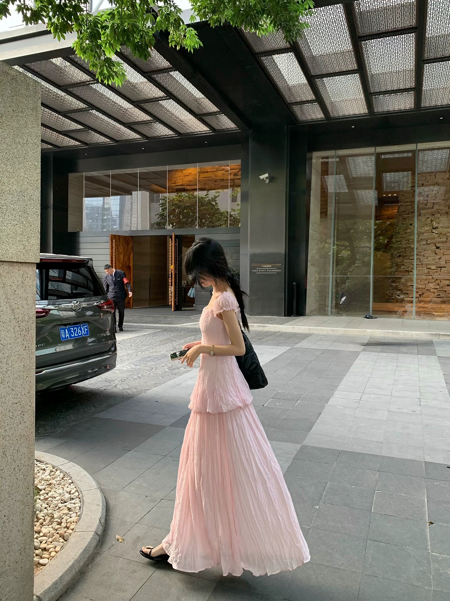 YOUNG KYLIN Square Neck Pendulum Pleated Dress