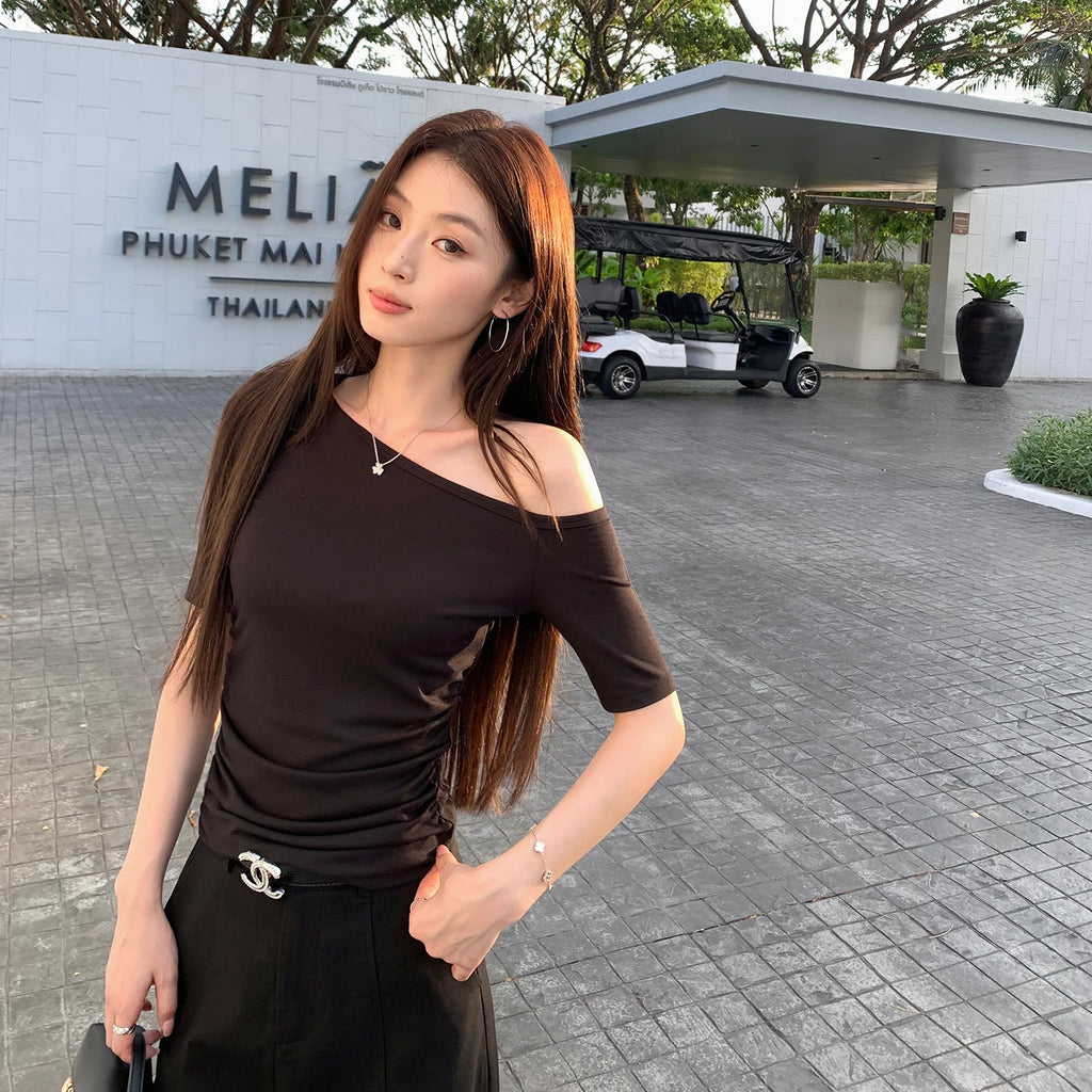 Pusumede Slanted Shoulder Waist Pinch Pleated Tee