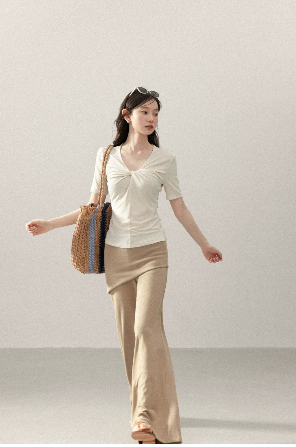 Cantonstory Kink V-neck Straight Shoulder Slim Tee