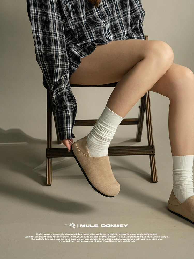 Donkey Wears A Pair of Thick-soled Half-slippers