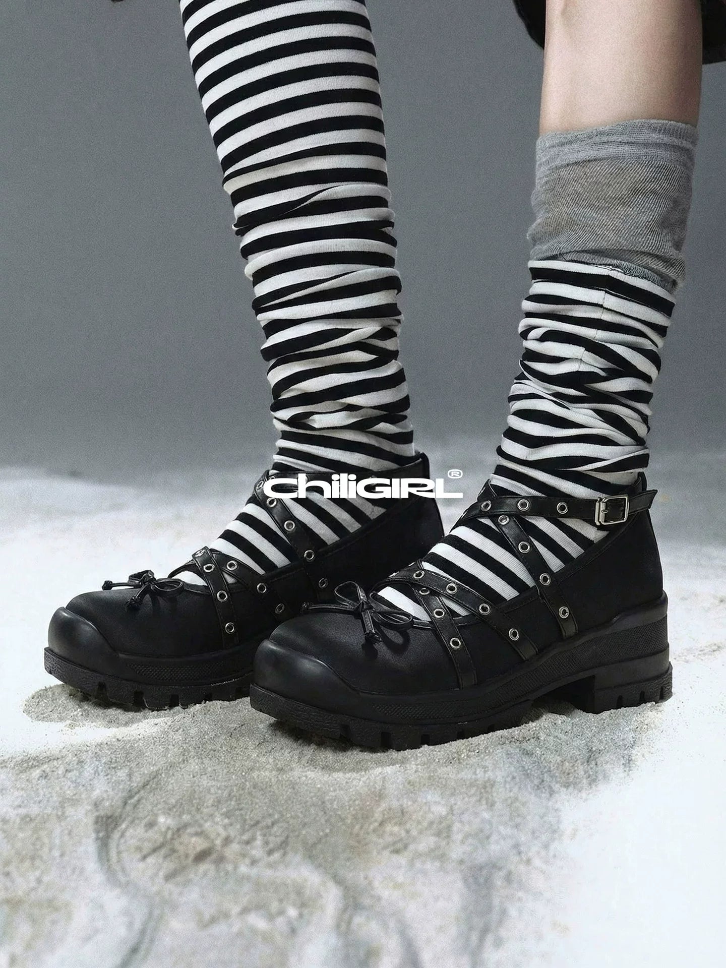 CHILIGIRL Rivet Strap Platform Shoes