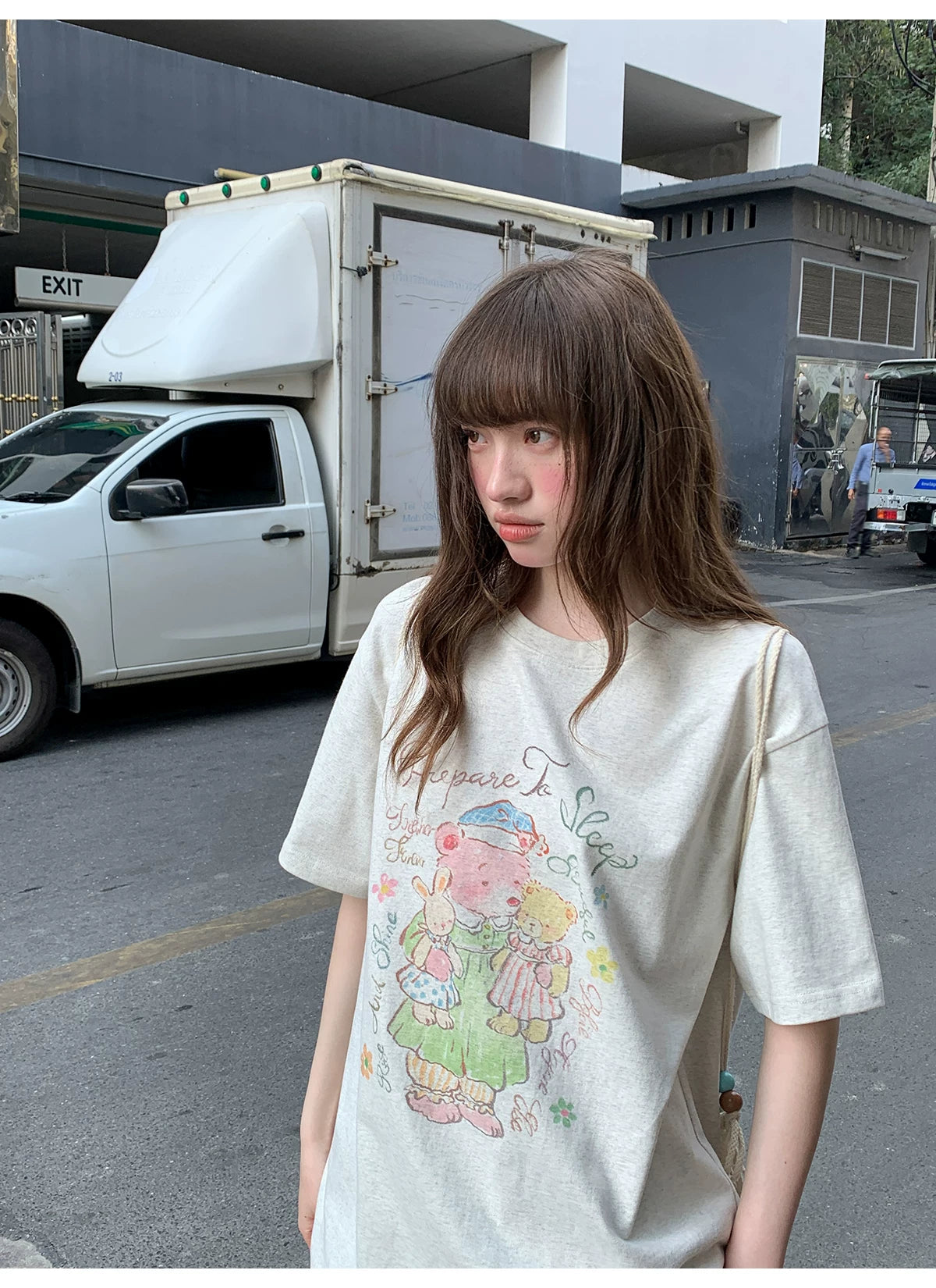 KANO Bear Print Casual Tee Holding Doll
