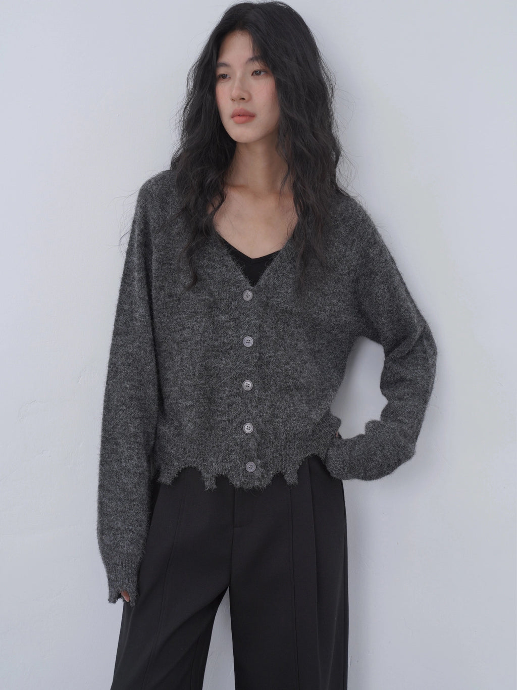 EIGHTHMONTH V-neck Loose-fitting Rough-knit Cardigan