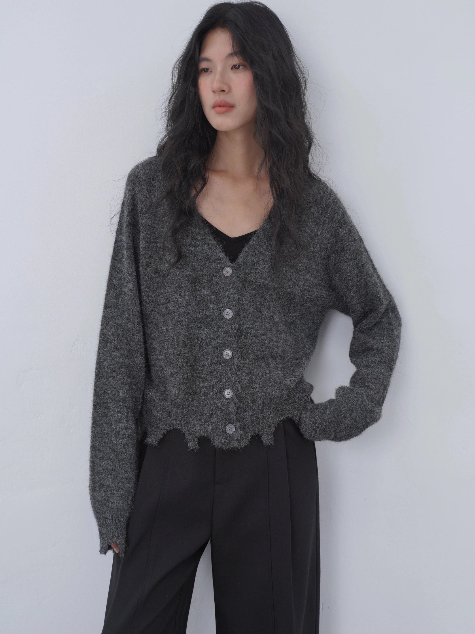 EIGHTHMONTH V-neck Loose-fitting Rough-knit Cardigan