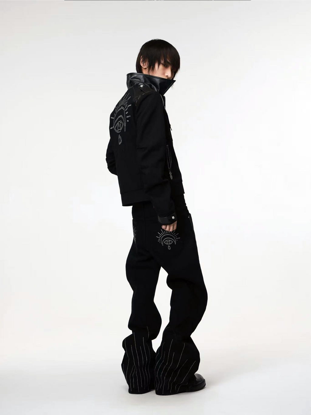 DETW Three-dimensional Line Embroidered Stacked Jeans