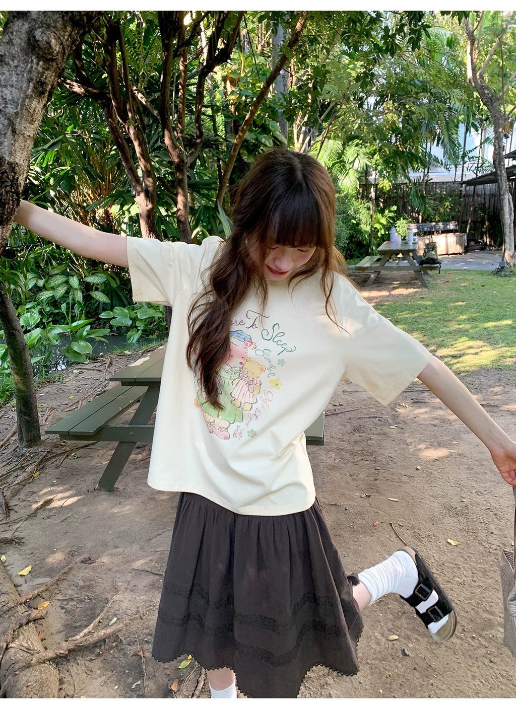 KANO Bear Print Casual Tee Holding Doll