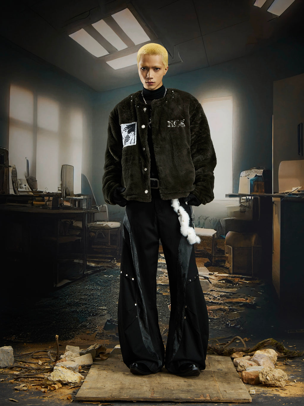 NOMANIAI Plush Comic Patch Short Padded Jacket