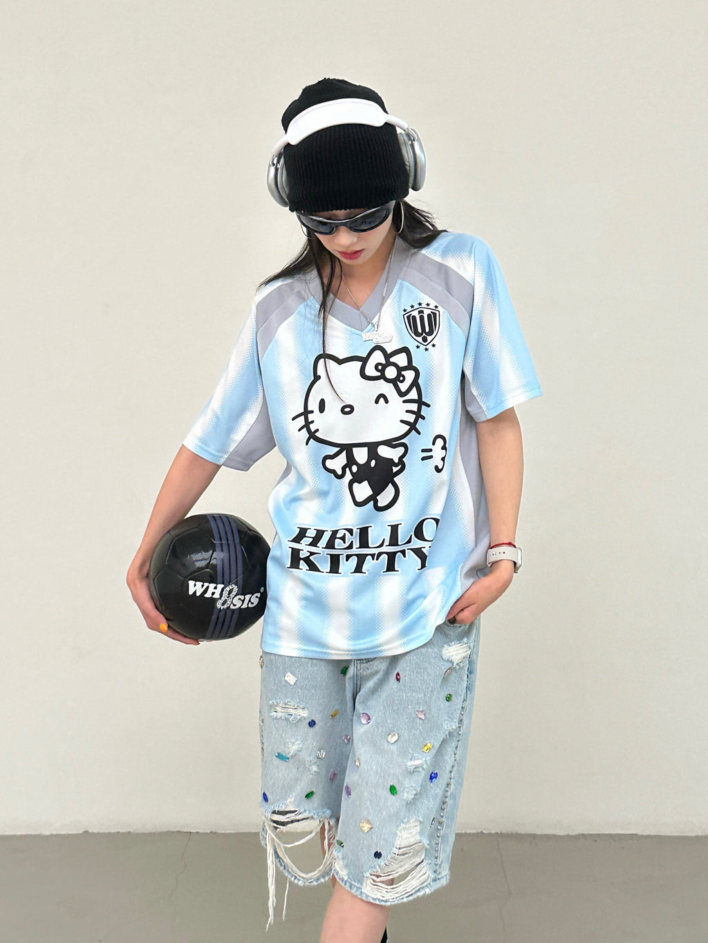 【HELLO KITTY OFFICIAL CO-BRAND】WHOOSIS EMBROIDERED STRIPED FOOTBALL SHORT SLEEVE JERSEY