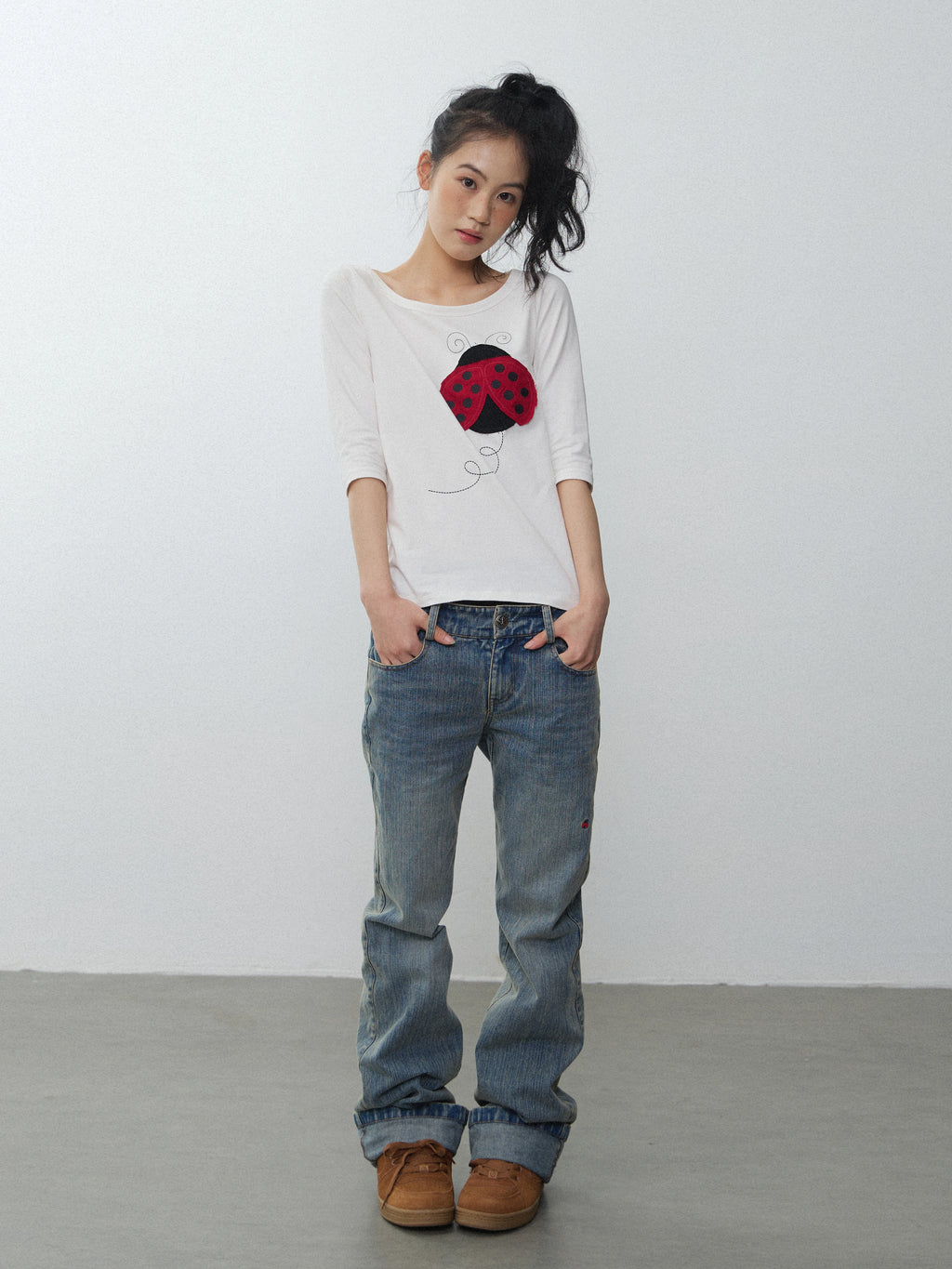 In Two Twos Medium Low Waist Straight Beetle Embroidered Jeans