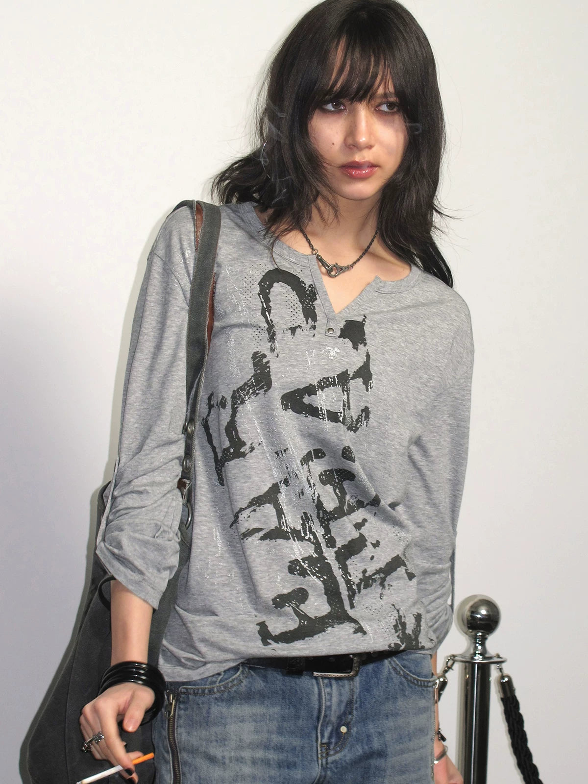 WearAndtear Small V-neck Loose and Light Long Sleeves