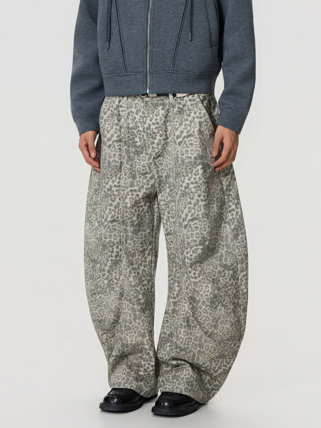 BTSG Vintage Pleated Leopard Wide-leg Jeans