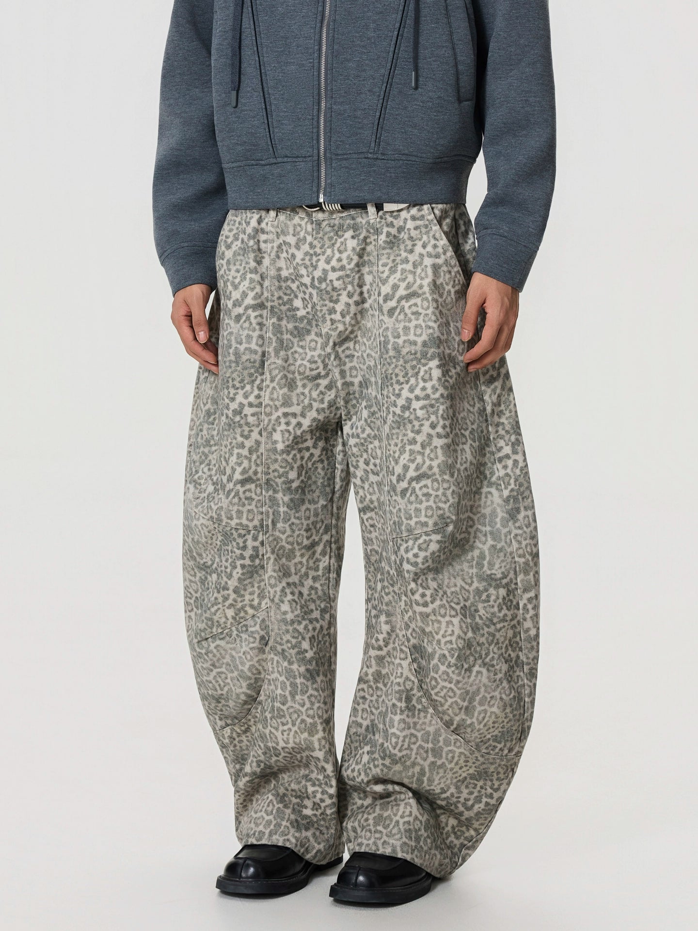 BTSG Vintage Pleated Leopard Wide-leg Jeans