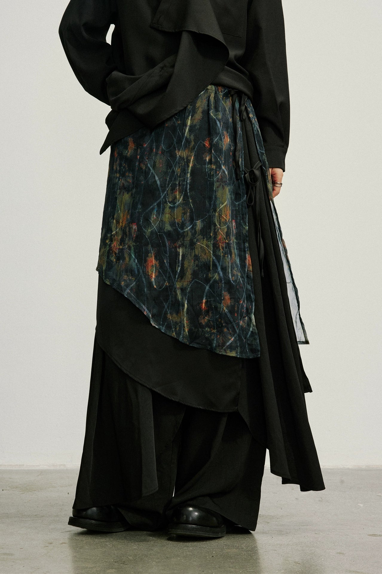 SUNYVONNE Versatile Medium and Long Stacked Fart Curtain Apron