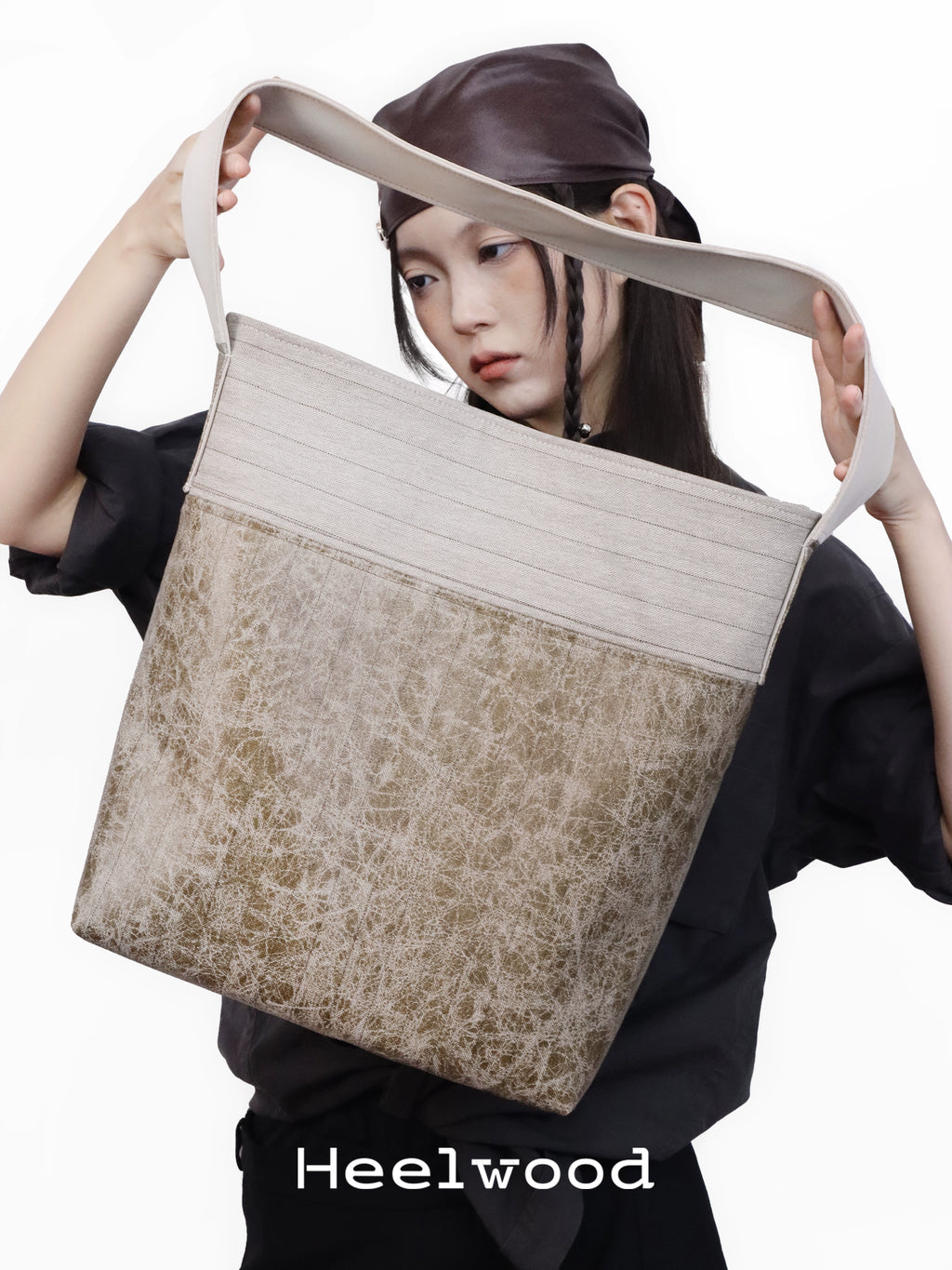 Heelwood Wilderness New Chinese Bucket Bag