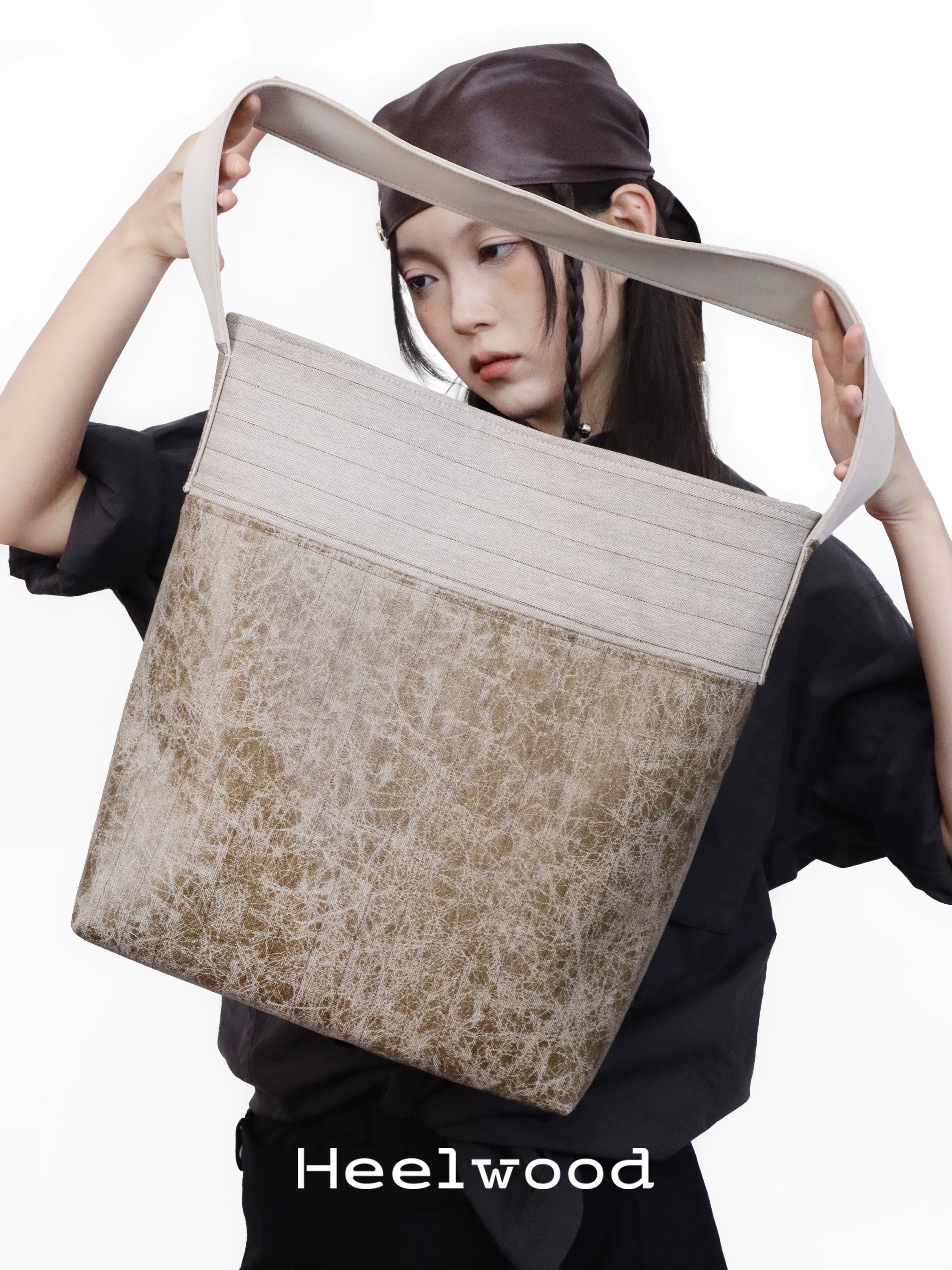 Heelwood Wilderness New Chinese Bucket Bag