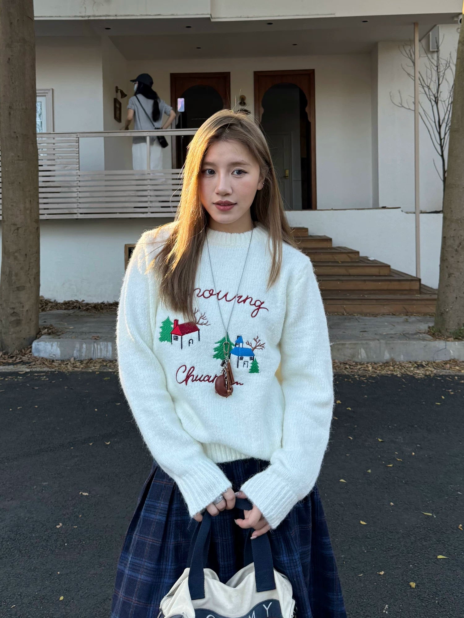 CCYE Vintage Embroidered Crew Neck Pullover Knitted Sweater