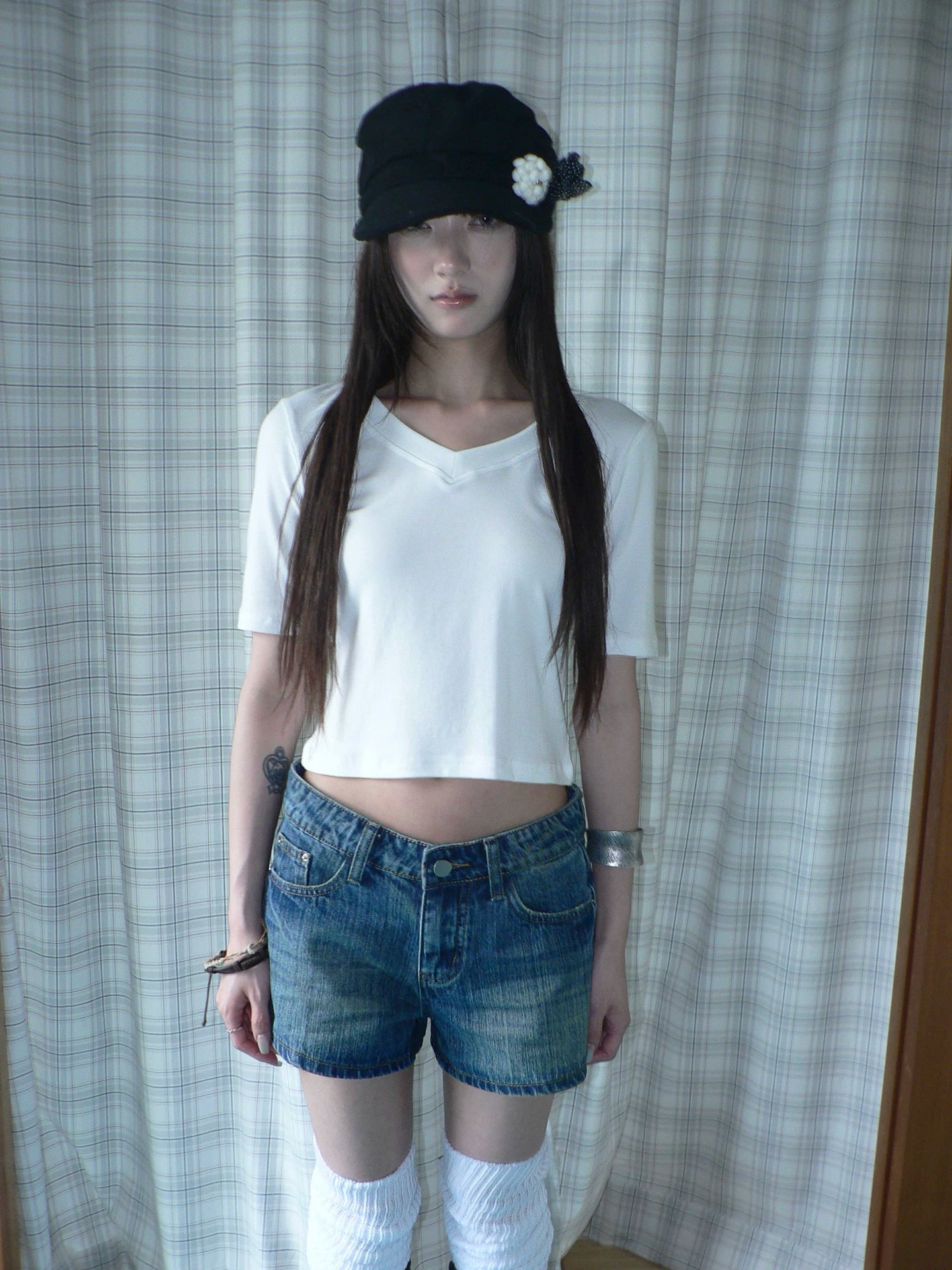 Ang: Project Slim and Thin V-neck Waist Tee