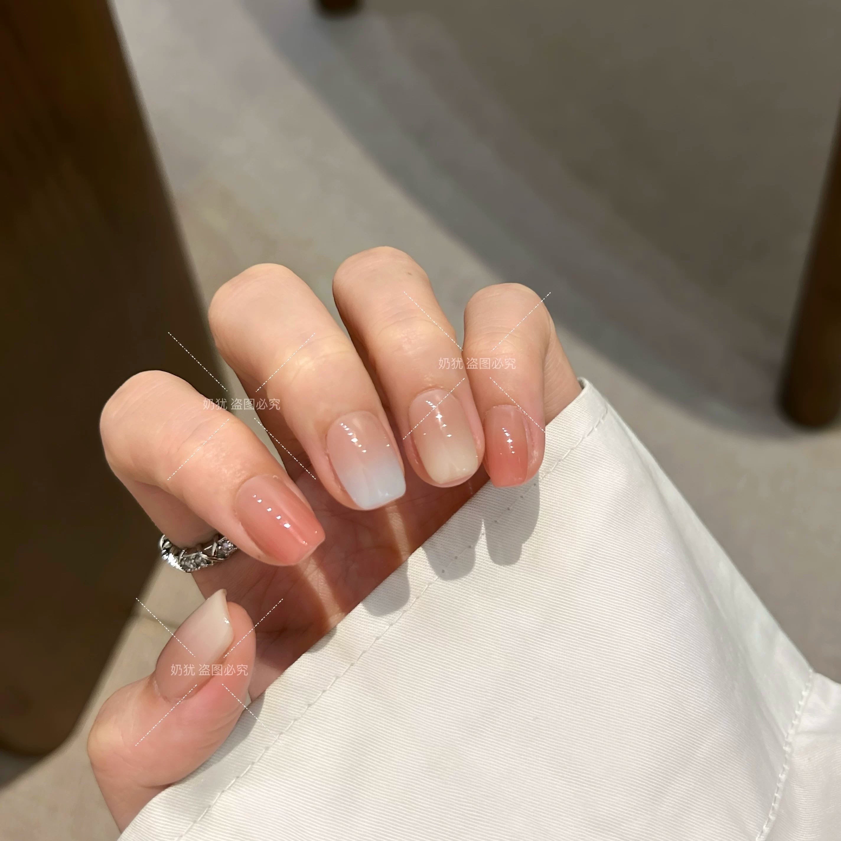 Beetle Nails Gradual Change White Hand Wear Armor