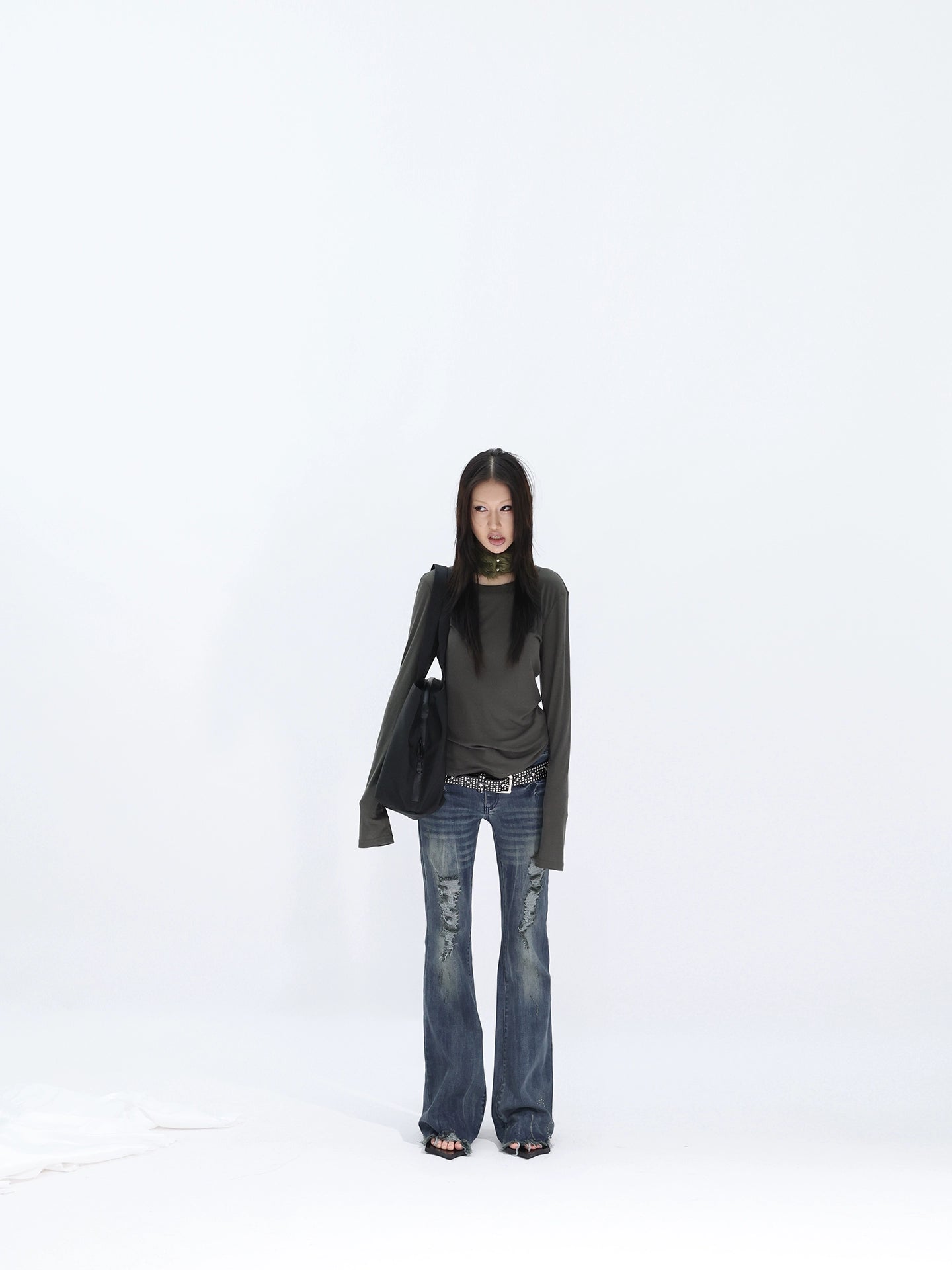 FUZZYKON Low Waist Flashing Hot Drilling Ripped Horn Jeans