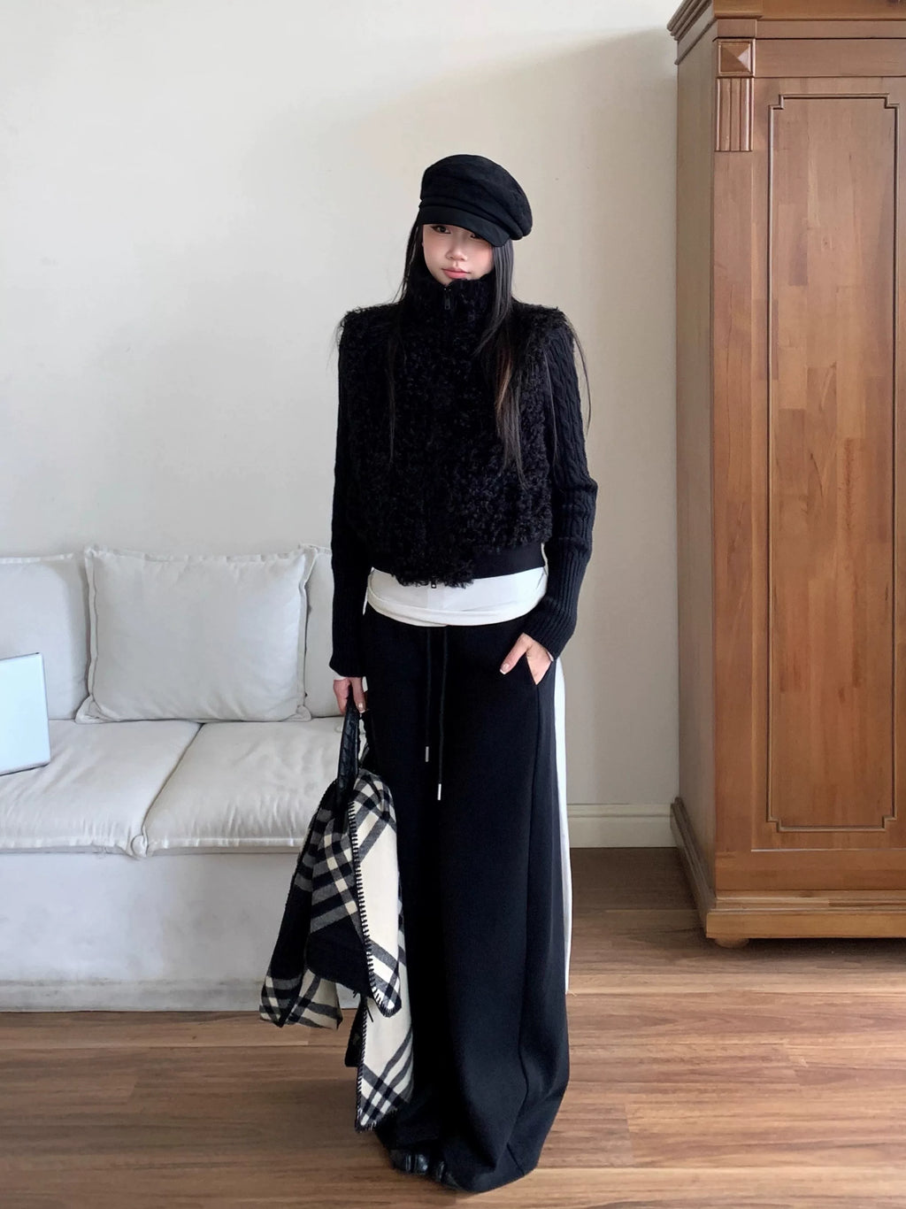 WITHMIN Slim-fitting and Thin Fluffy Short Coat