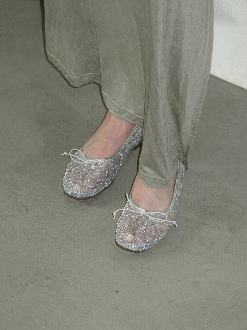 Maltelle Hollow Rhinestone Breathable Bow Flat Shoes