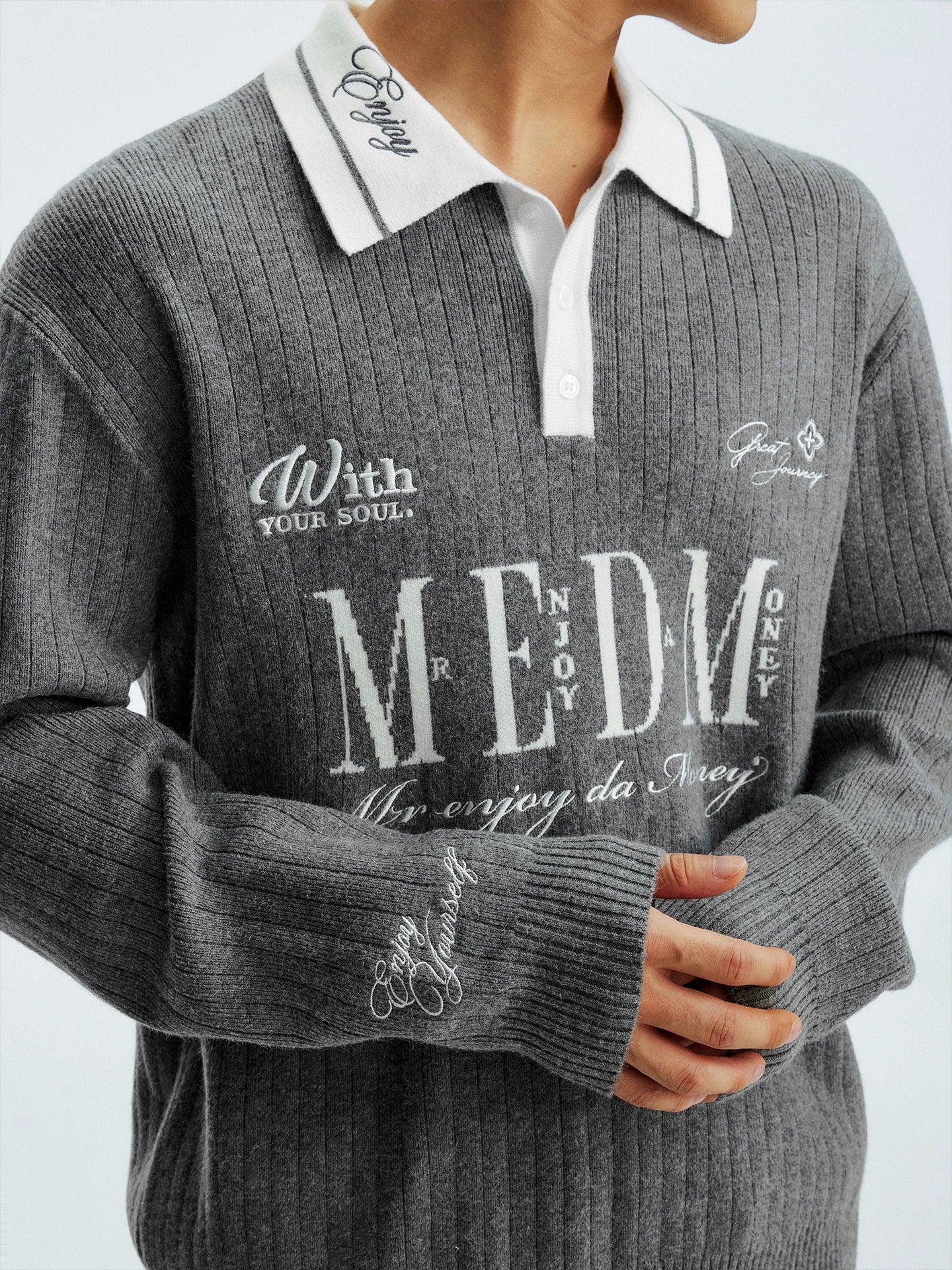 MEDM Contrasting Casual Monogram Embroidered Lapel Knit