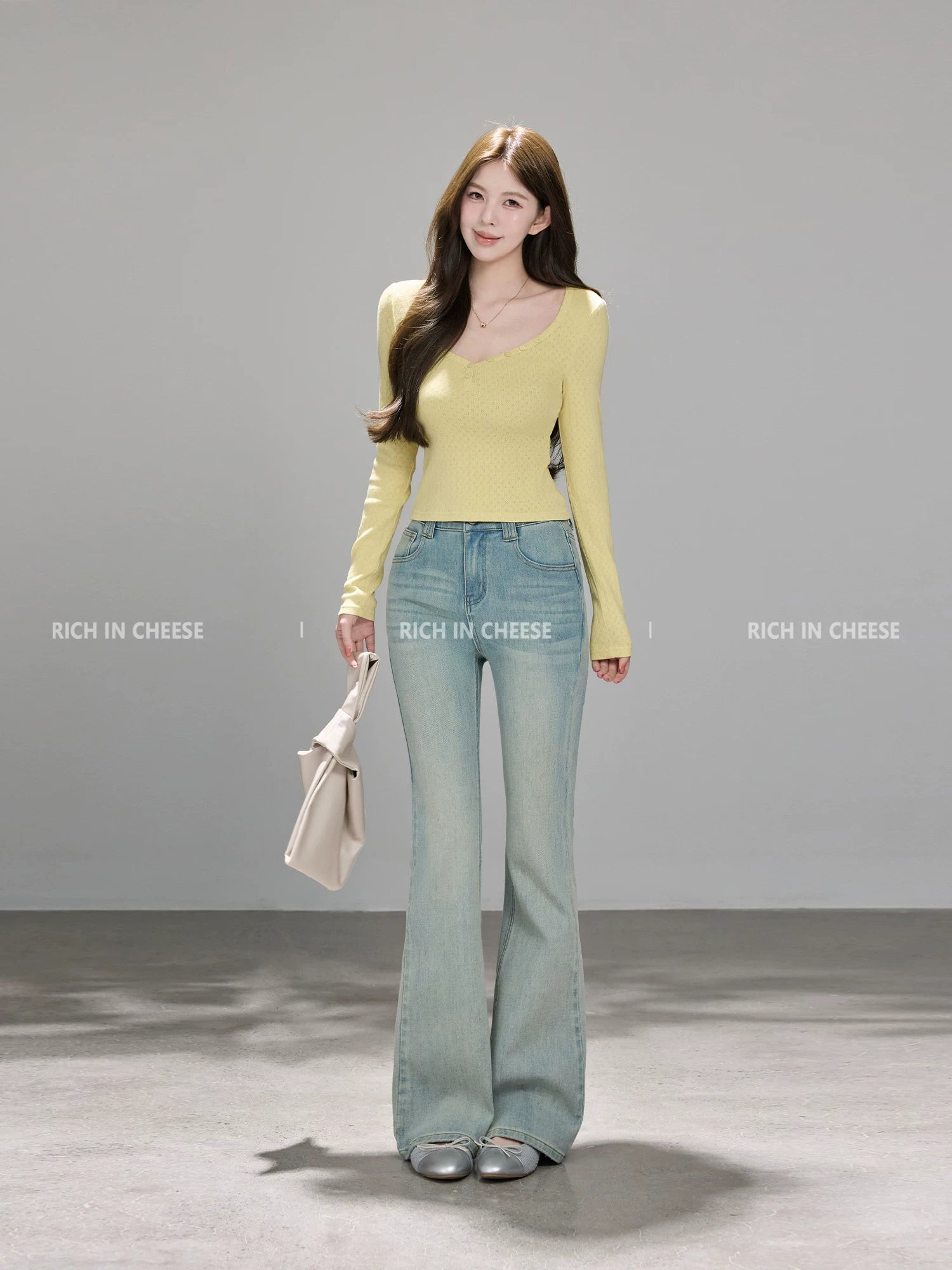 RICH IN CHEESE Slim and Versatile Long Sleeves