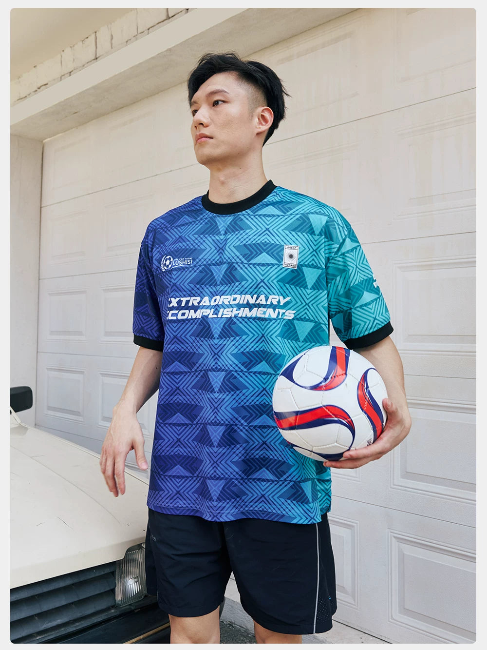 LUSHISI Retro Casual Cool Tee