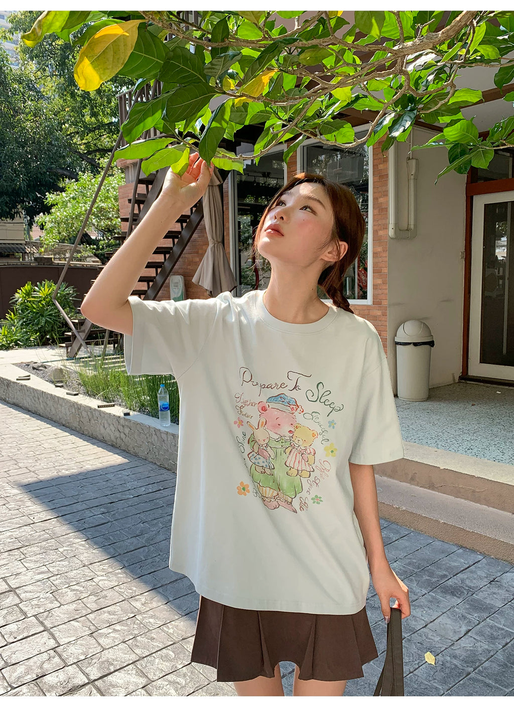 KANO Bear Print Casual Tee Holding Doll