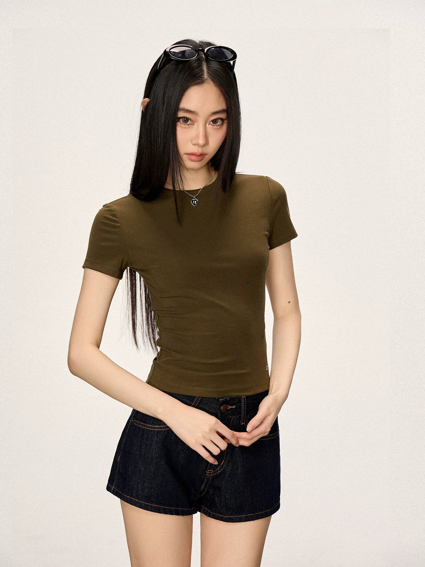 Cherry Melody Small Round Neck Embroidered Slim Shoulder Tee