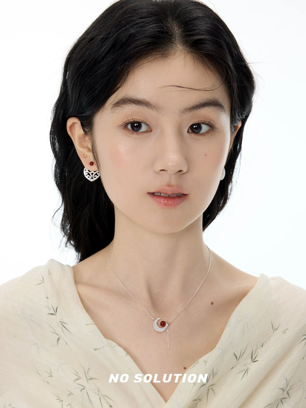 NO SOLUTION Moon Agate Niche Necklace