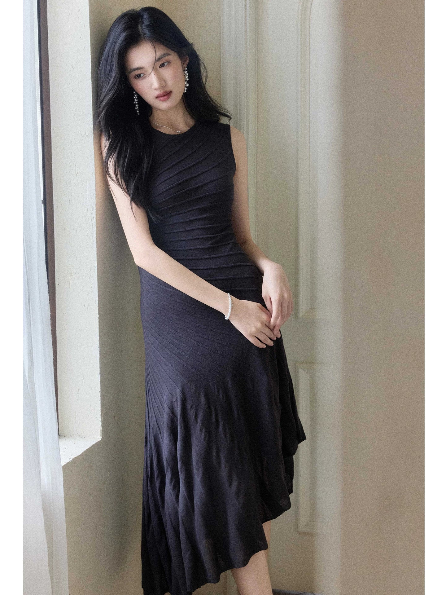 TYANG High-end Temperament Sleeveless Diagonal Pleated Dress