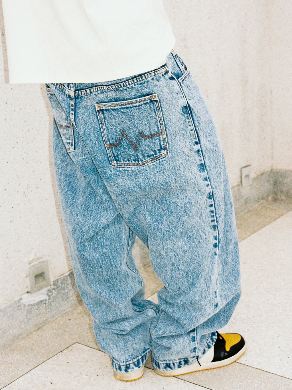 MindError Vintage Baby Elephant Embroidered Loose Straight Jeans