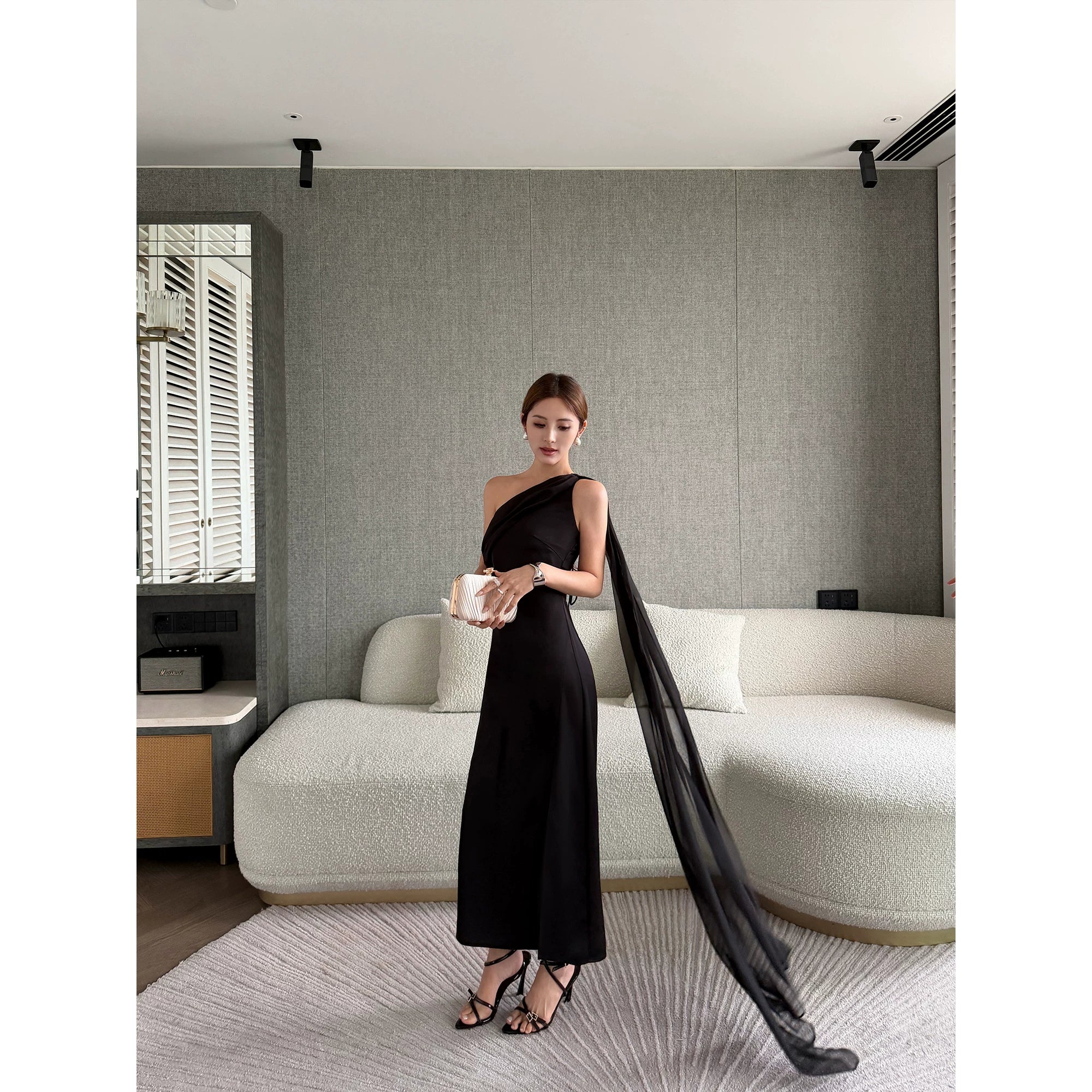 NEVA HU Temperament Satin Slanted Shoulder Streamer Dress