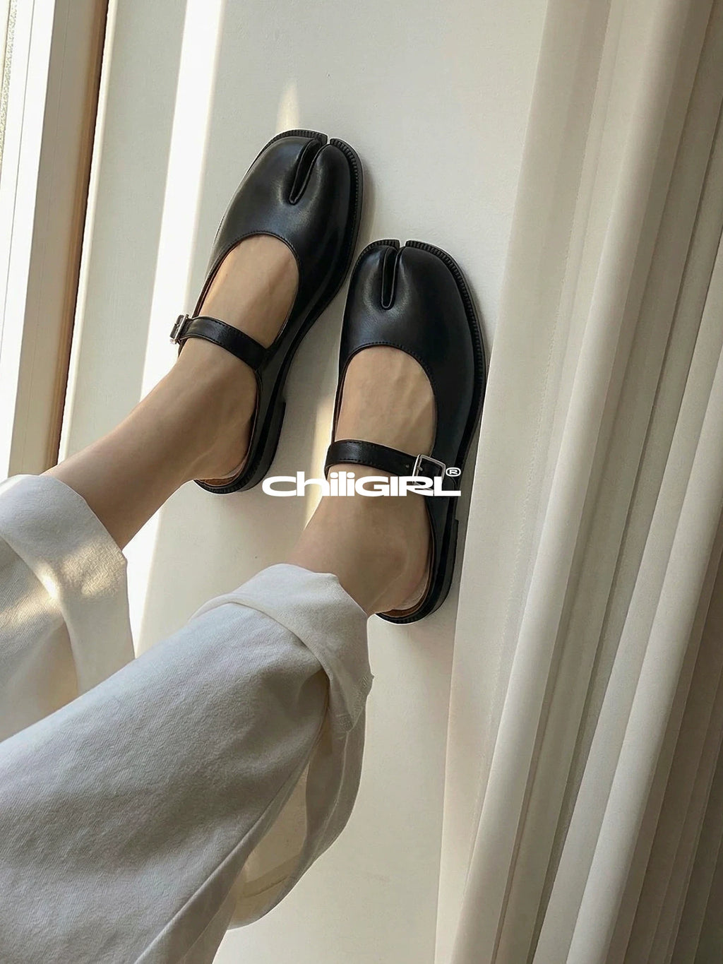 CHILIGIRL Retro Leather Split-toed Toe Slippers