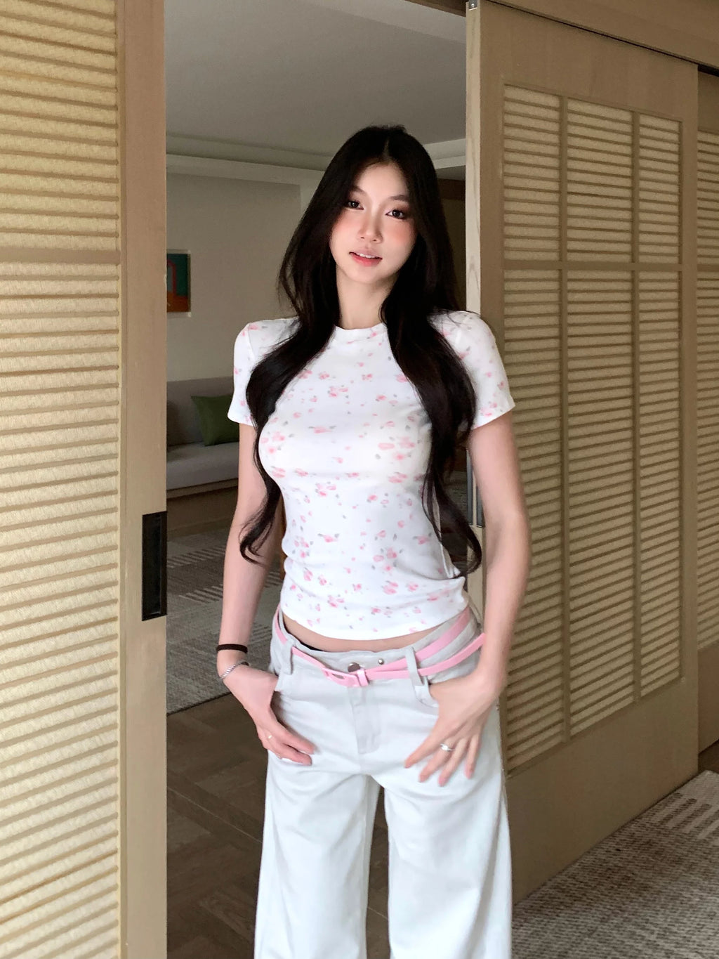 WITHMIN Floral Crew Neck Front Shoulder Waist Slim Tee