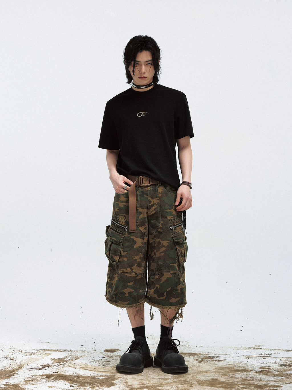 PEOPLESTYLE Simple Basic Metal Logo Tee