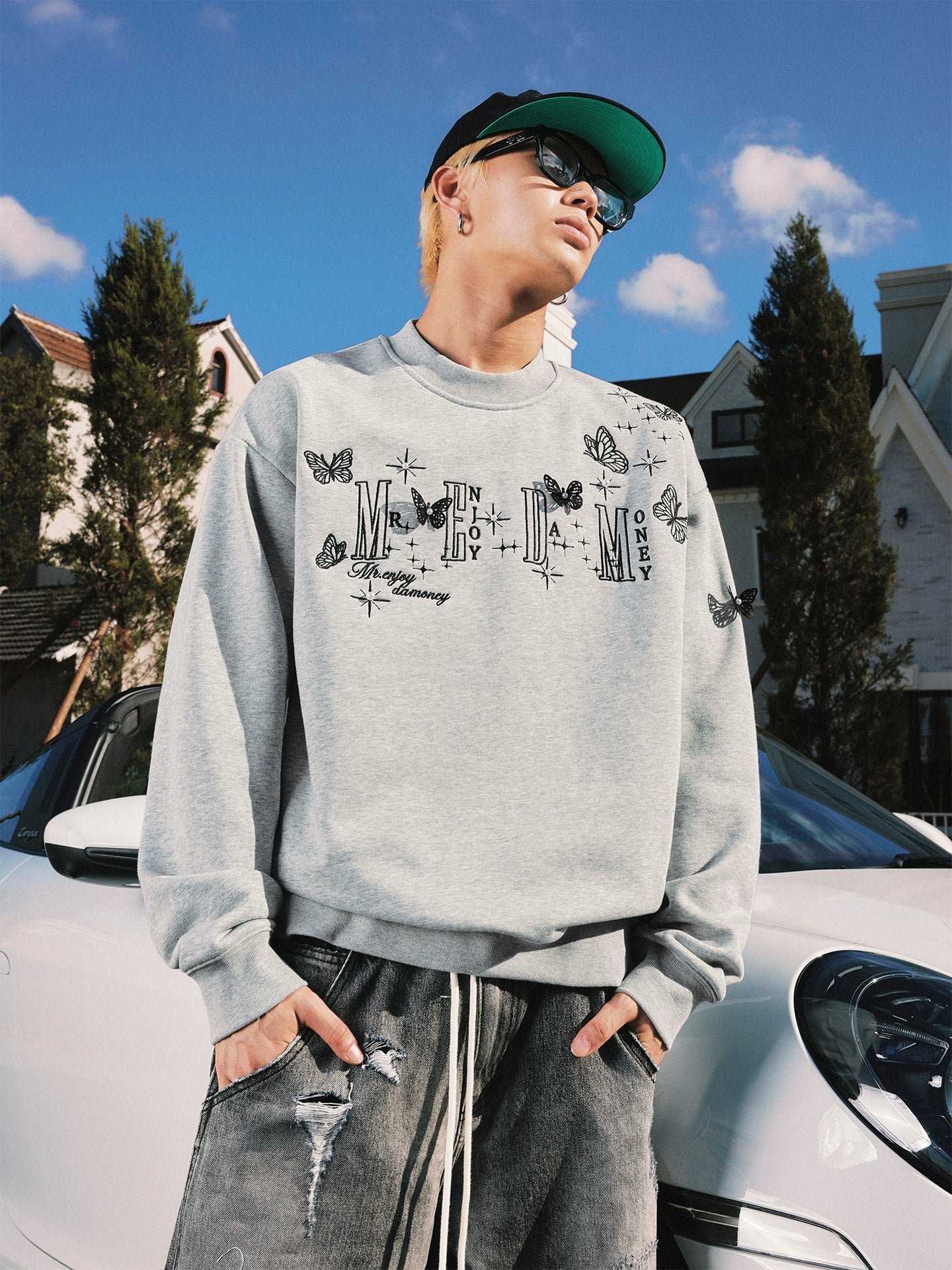 MEDM Three-dimensional Butterfly Crew Neck Sweater