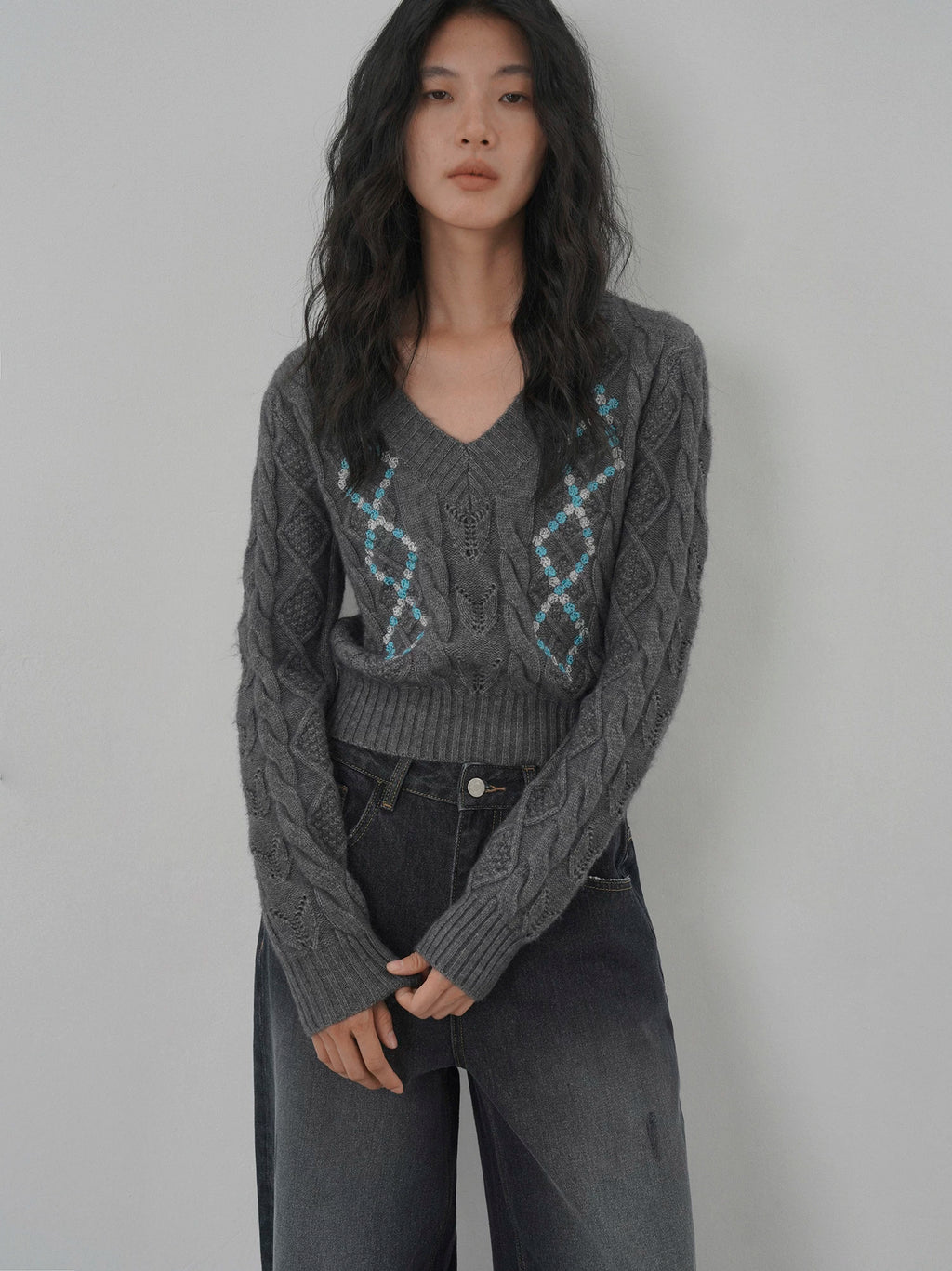 EIGHTHMONTH Jacquard V-neck Knitted Sweater