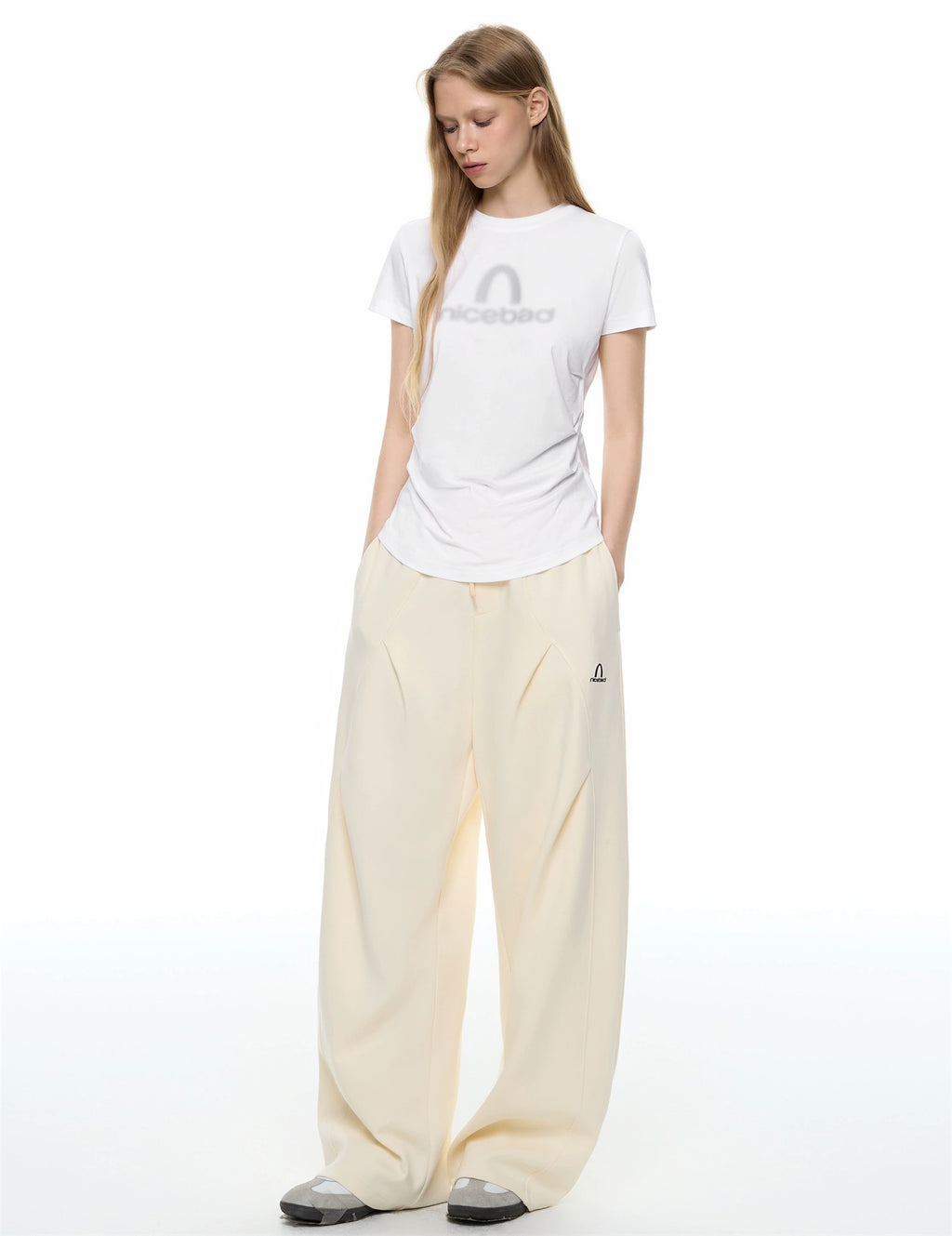 NICEBAD Wrinkle Print Front Shoulder Tight Versatile Tee