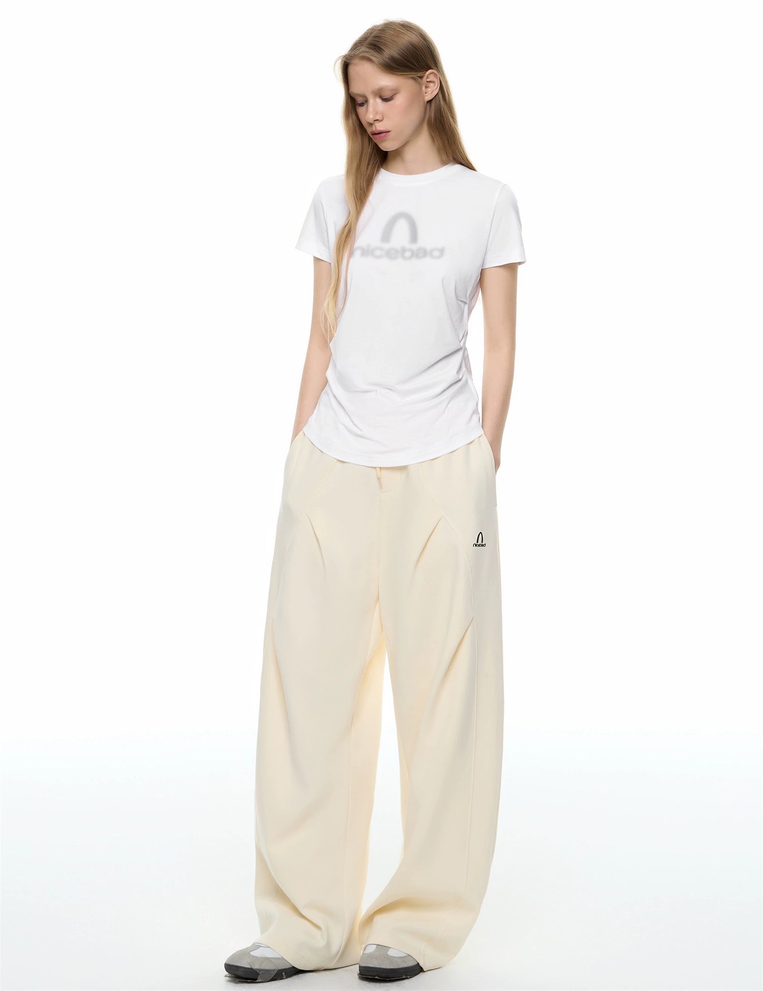 NICEBAD Wrinkle Print Front Shoulder Tight Versatile Tee