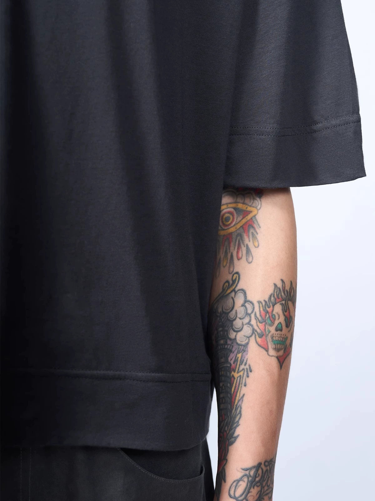 ETHEREAL PRODUCTION Shoulder Drop Profile Light and Wide Seam Tee