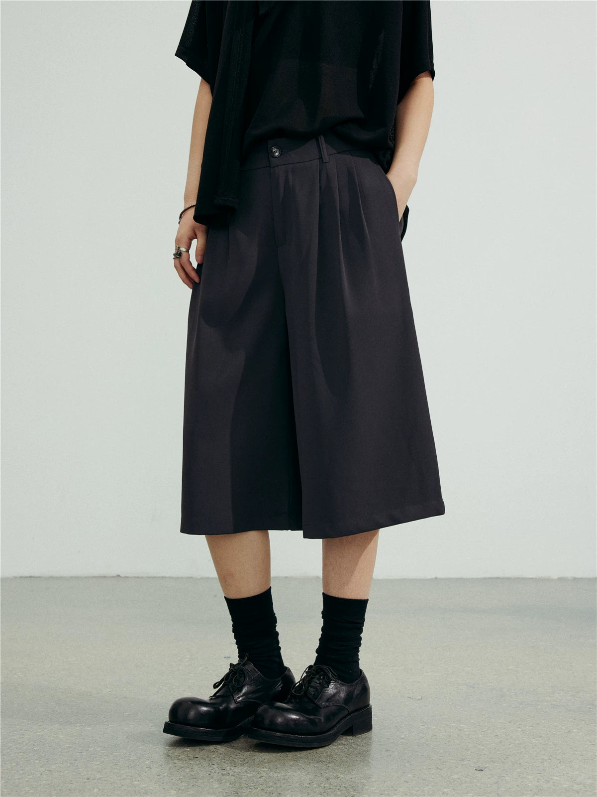 SUNYVONNE Loose-fitting Pleated Casual Shorts