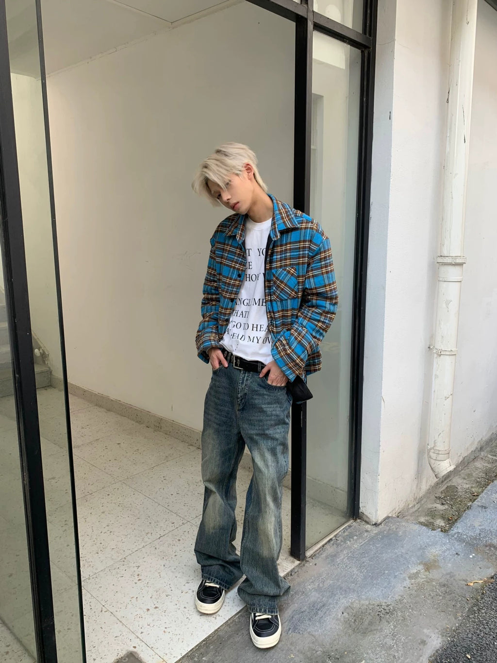 AMBSOM Smudged Distressed Slightly Pulled Loose Jeans
